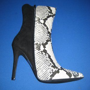Elegant Collection Vogue 19 Mid Calf Stiletto Boots Black Snake Print Size 8 NIB